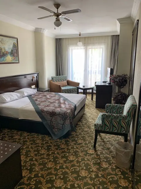 Эдремит: Omur Hotel
