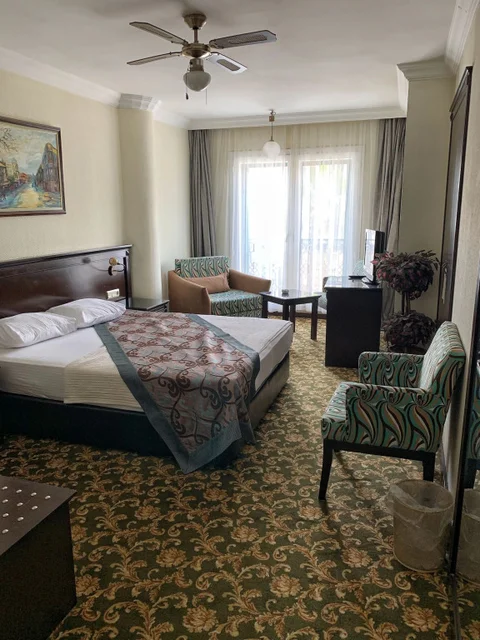 Эдремит: Omur Hotel