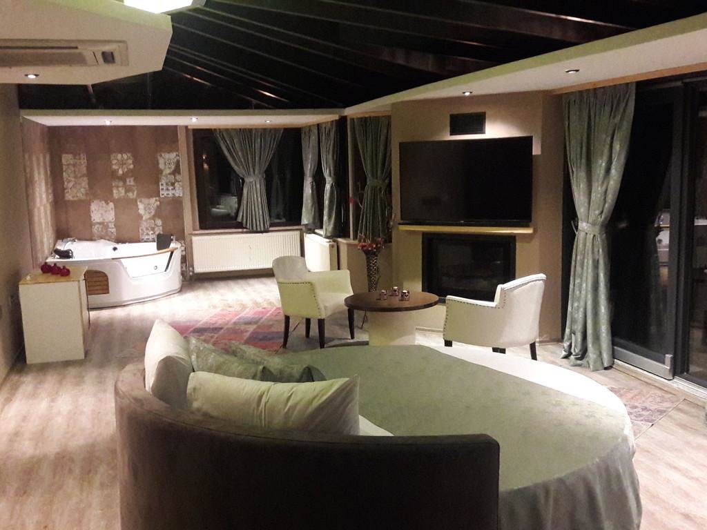 Сайл: Velena Hotel