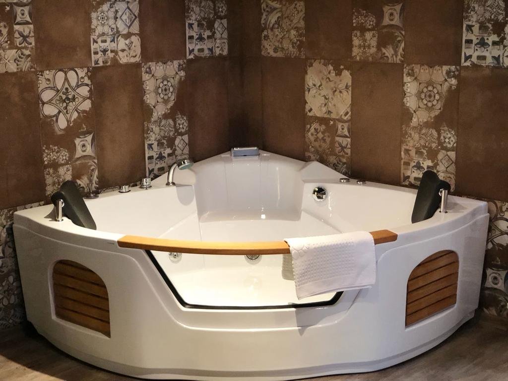 Сайл: Velena Hotel