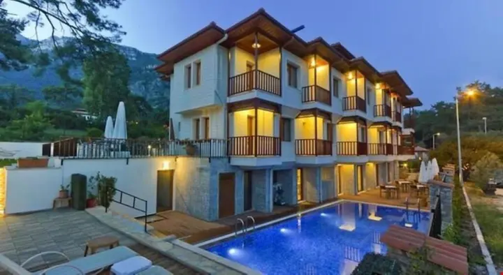 Акьяка: Summer Otel