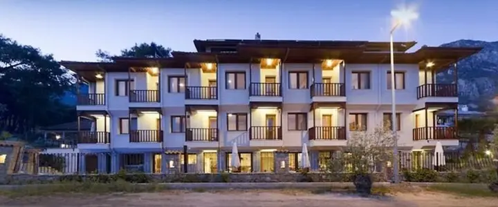 Акьяка: Summer Otel