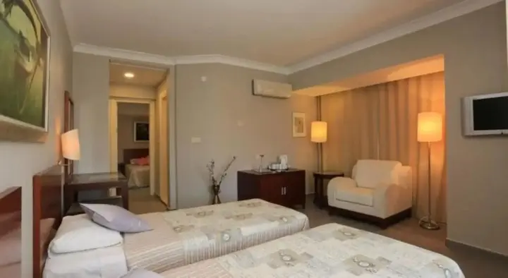 Акьяка: Summer Otel