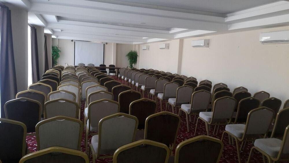 Халфети: Sitamrat Otel