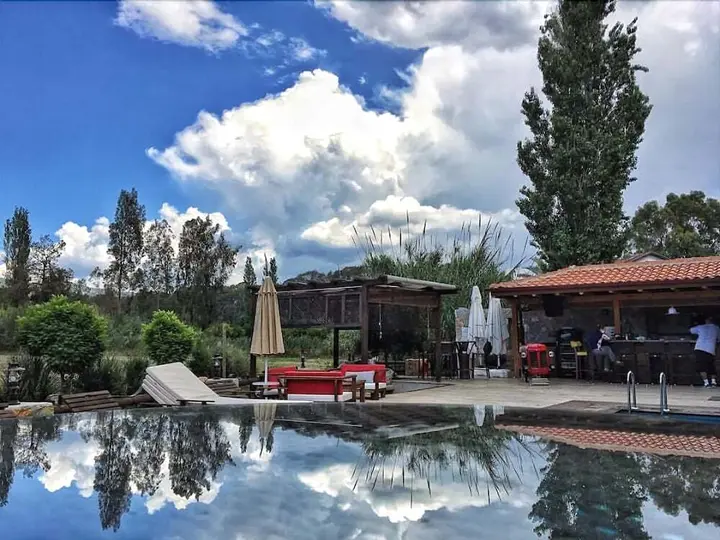 Гокова: Ucurtma Hotel