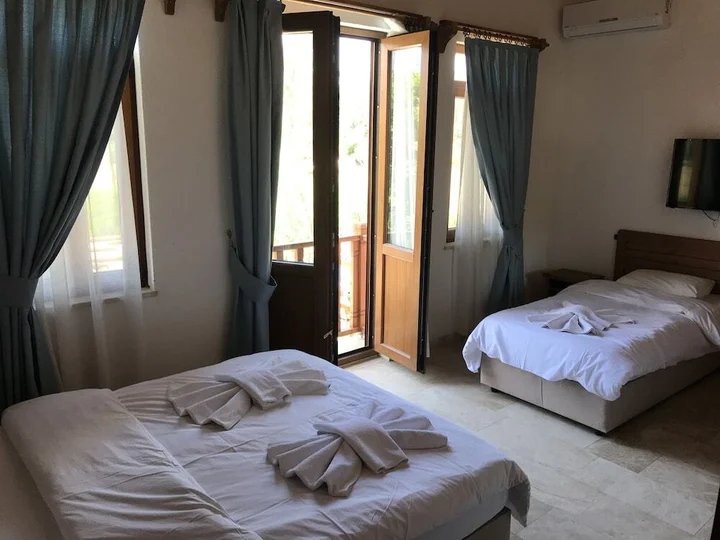 Гокова: Ucurtma Hotel