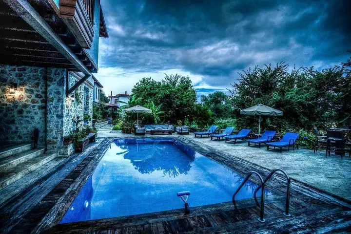 Гокова: Ucurtma Hotel