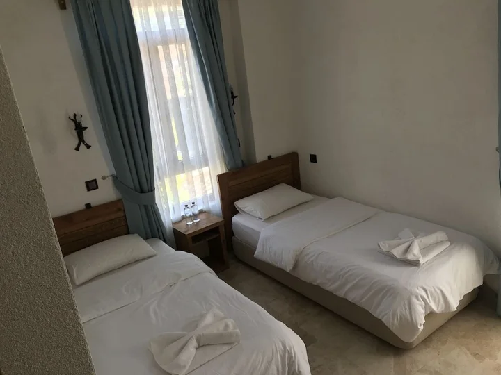 Гокова: Ucurtma Hotel