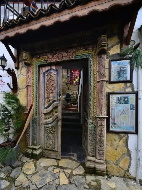 Шириндже: Sihirbazın Evi