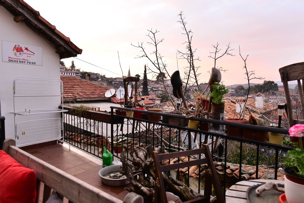 Шириндже: Sihirbazın Evi