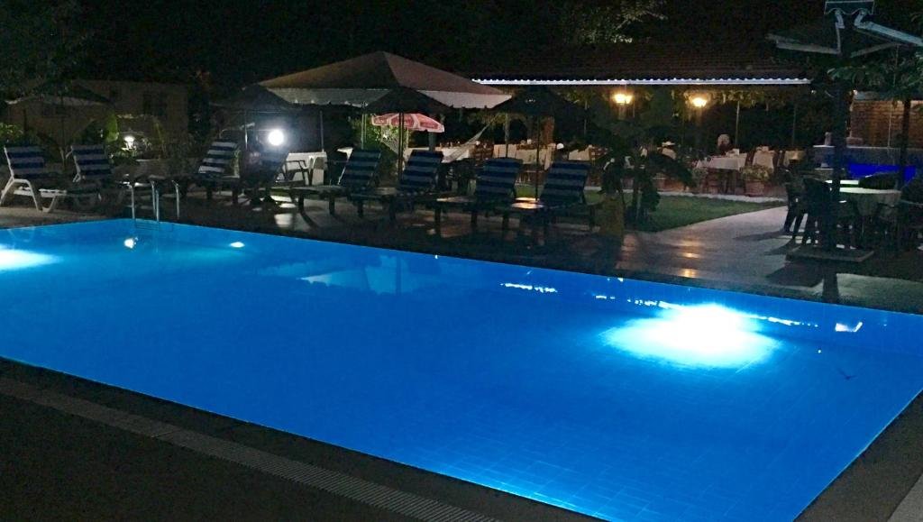 Орхание: Erol Motel