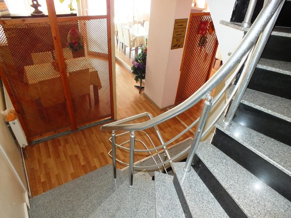 Эджеабат: Ece Hotel
