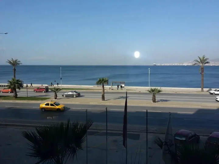 Измир: Dokuz Eylul Hotel