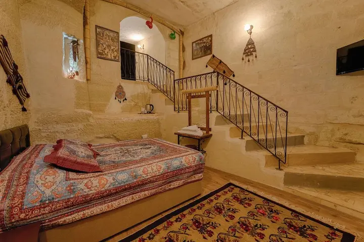 Гёреме: Avlu Cave House