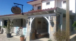 Акьяка: Big Blue Hotel