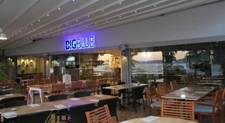 Акьяка: Big Blue Hotel