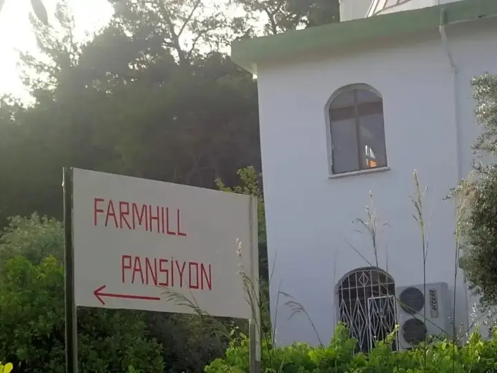 Кумлуджа: Farmhill