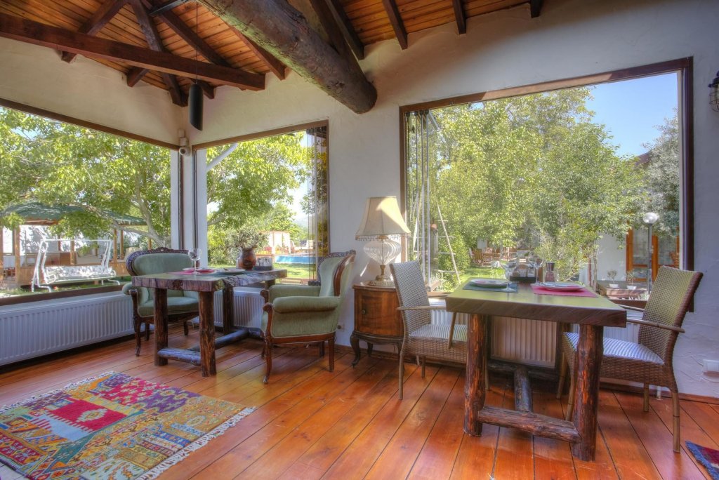 Киразли: Ephesus Lodge
