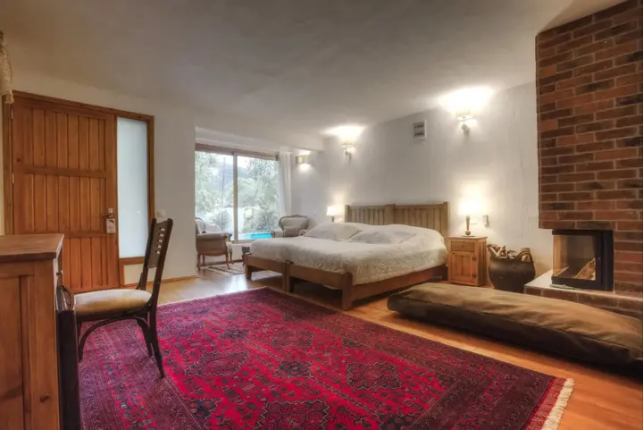 Киразли: Ephesus Lodge