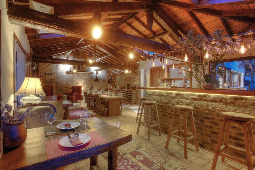 Киразли: Ephesus Lodge