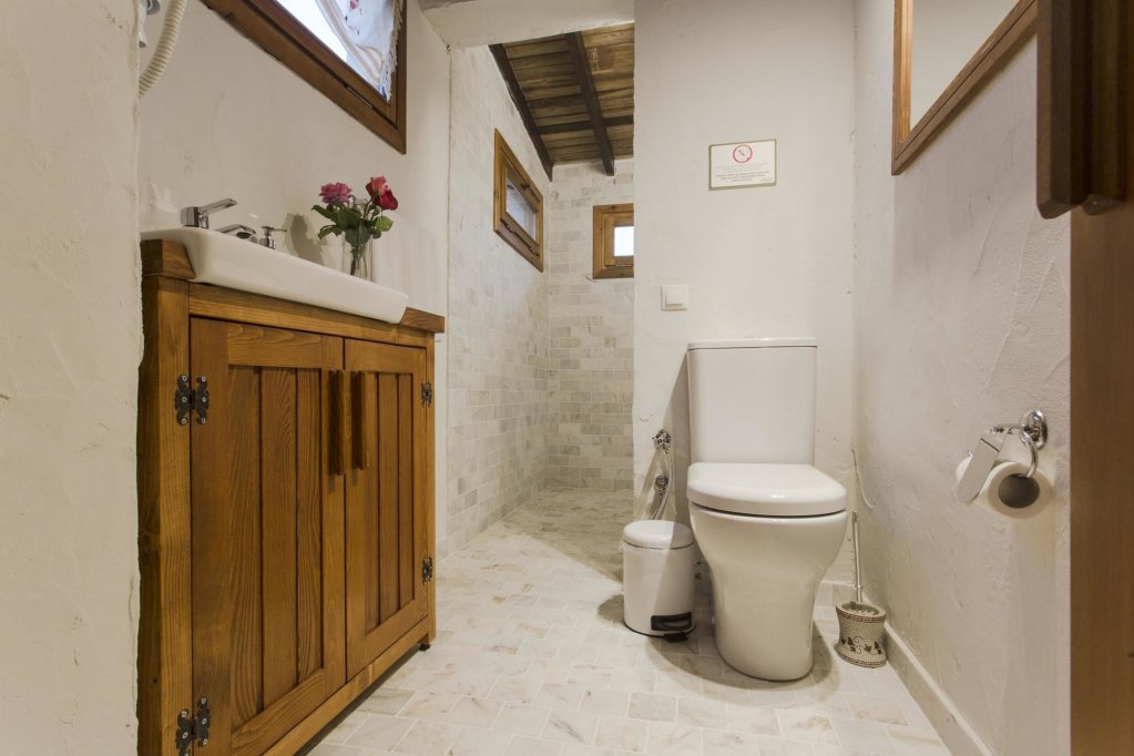 Киразли: Ephesus Lodge