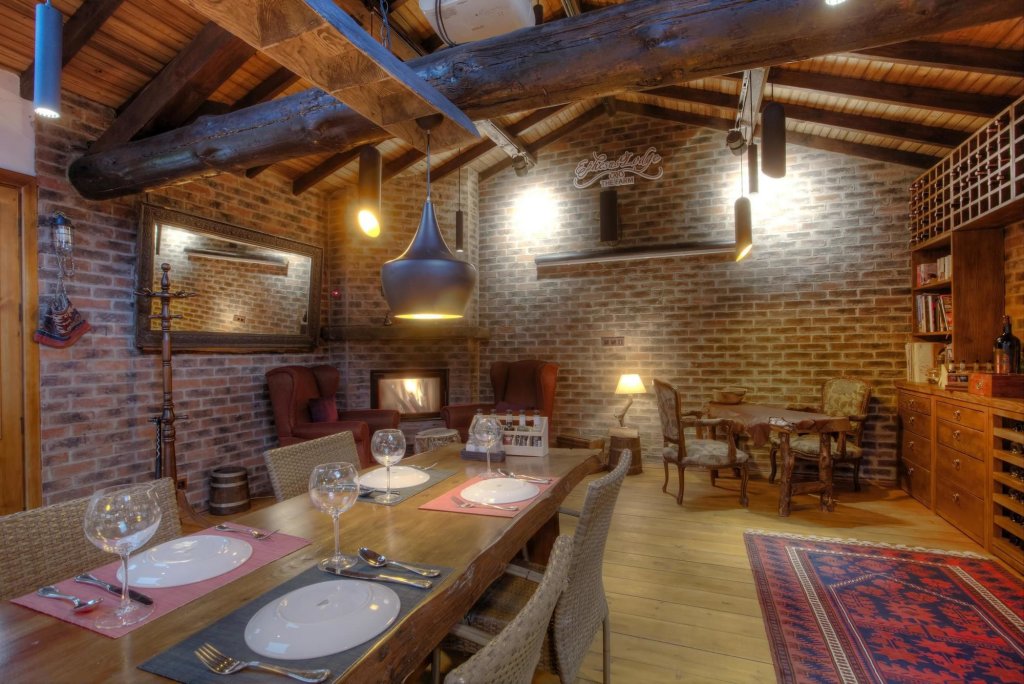 Киразли: Ephesus Lodge