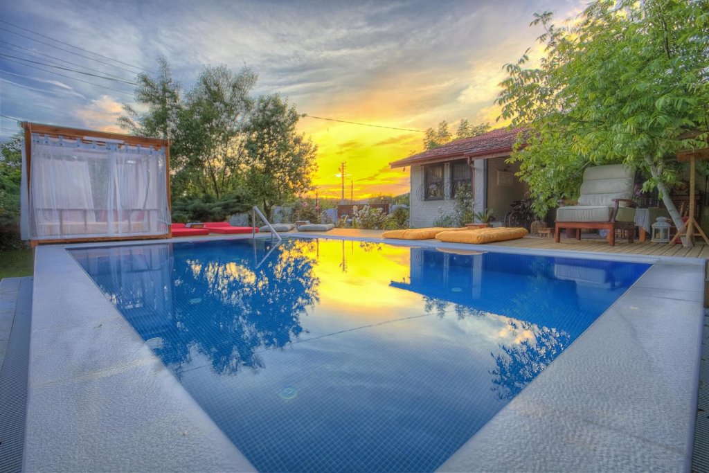 Киразли: Ephesus Lodge