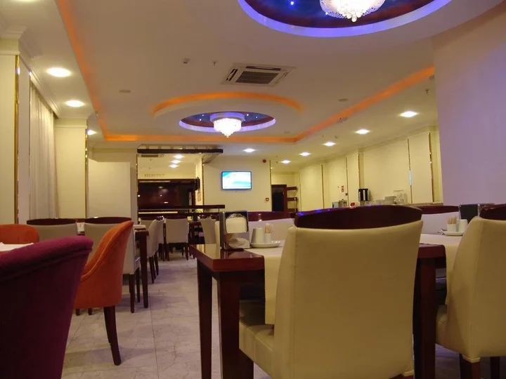Измир: Izan Hotel