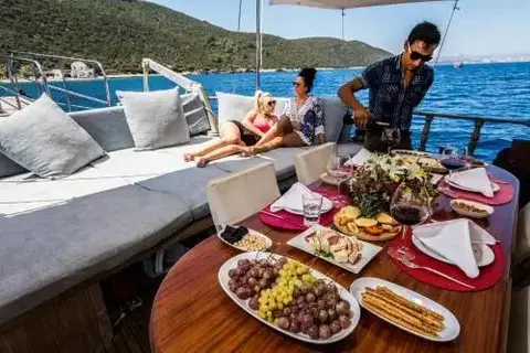 Бодрум: Barbaros Yachting Private Gulet 6 Cabins