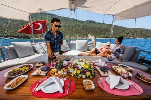Бодрум: Barbaros Yachting Private Gulet 6 Cabins