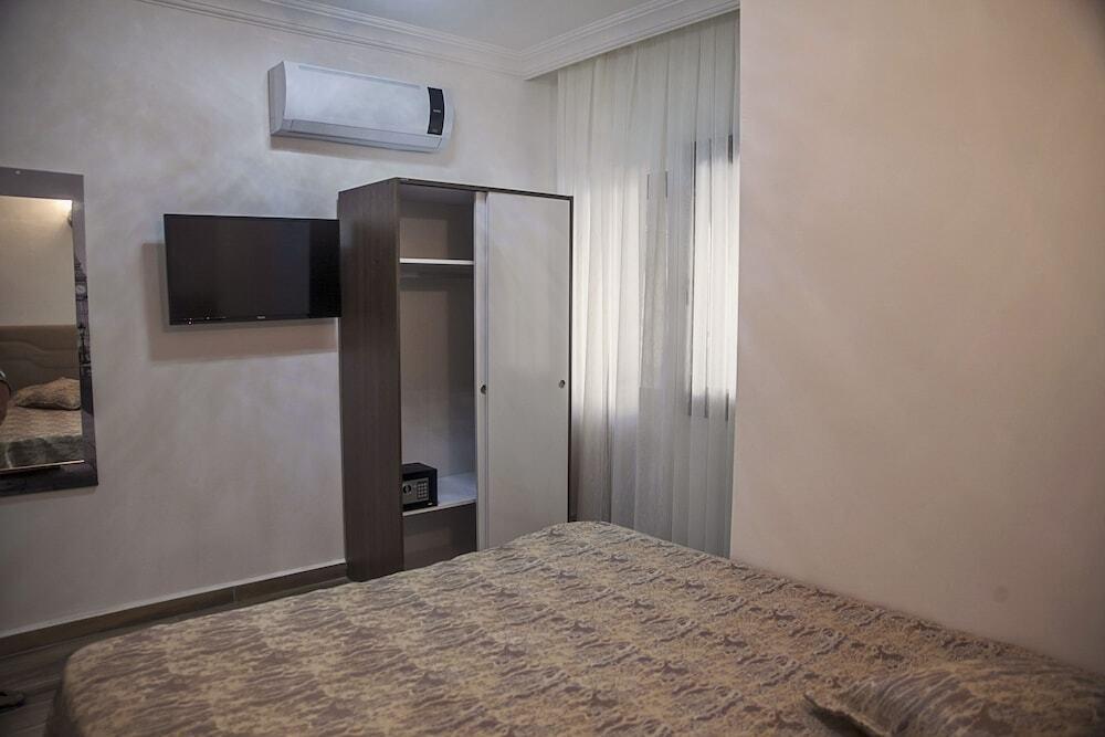 Тургутрейс: Stone Hotel