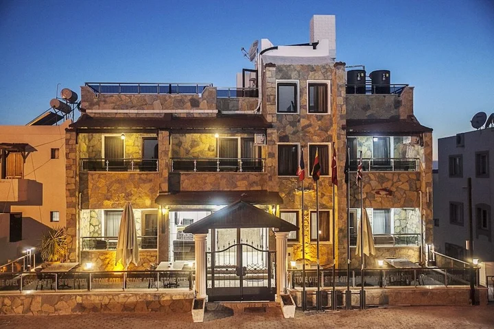 Тургутрейс: Stone Hotel