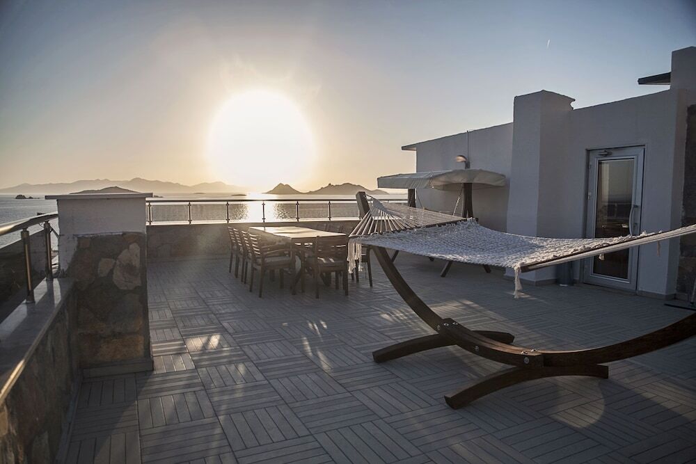 Тургутрейс: Stone Hotel