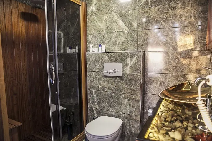 Тургутрейс: Stone Hotel