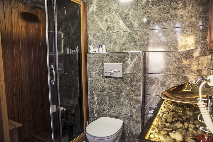 Тургутрейс: Stone Hotel