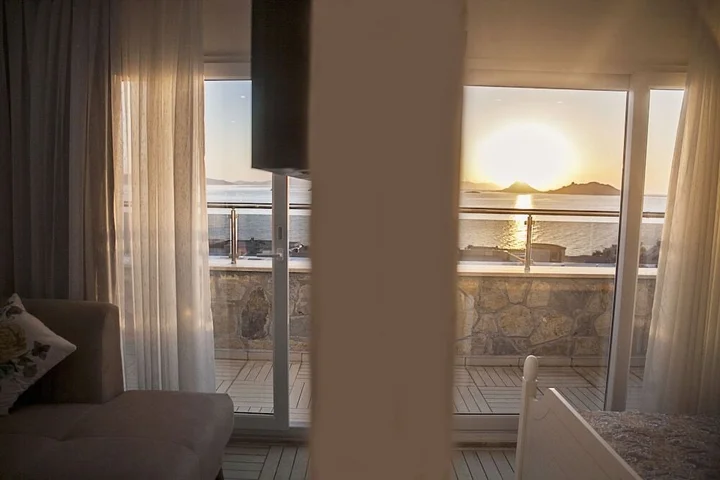 Тургутрейс: Stone Hotel