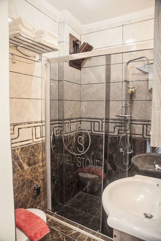 Тургутрейс: Stone Hotel