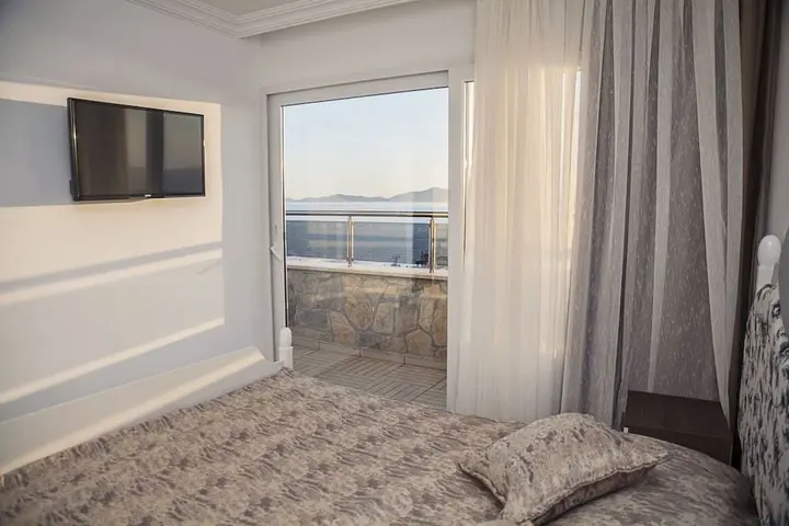 Тургутрейс: Stone Hotel