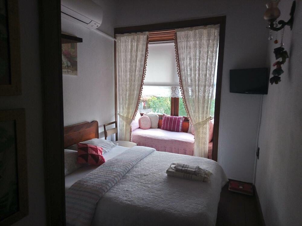 Салихли: Birgi Hotel Saliha Hanim Tas Konak