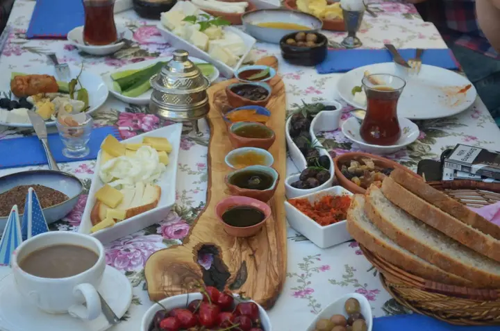 Айвалык: Son Vapur Kuleli Konukevi