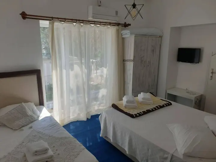 Айвалык: Lacivert Hotel