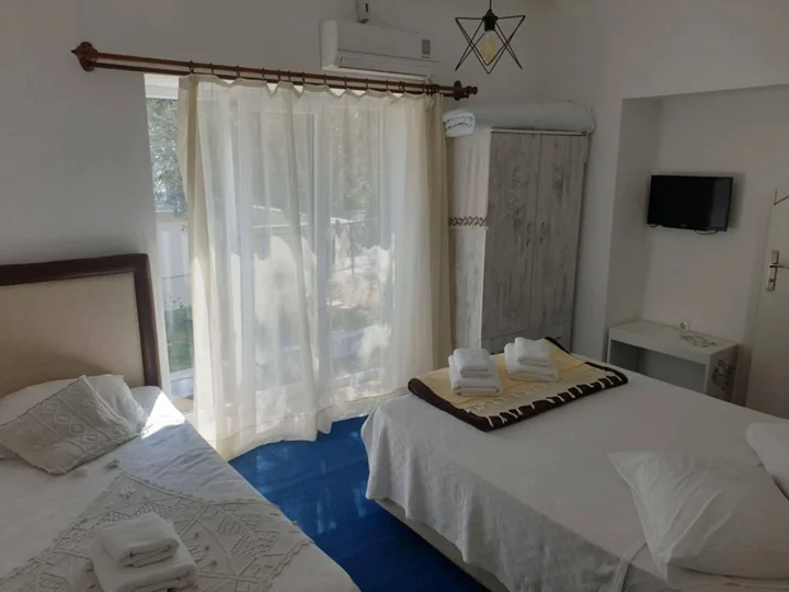 Айвалык: Lacivert Hotel