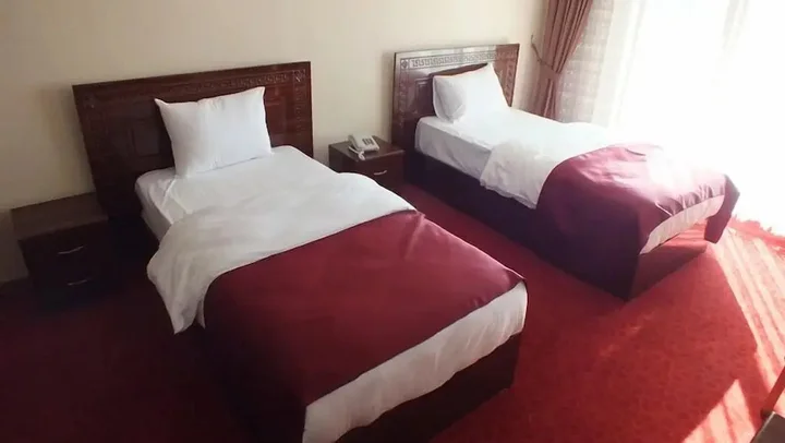 Ван: Resmina Hotel