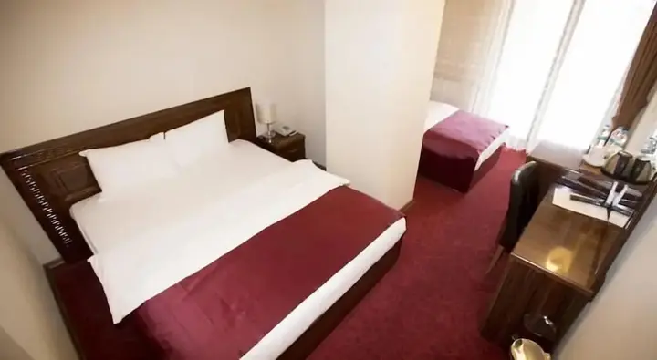Ван: Resmina Hotel