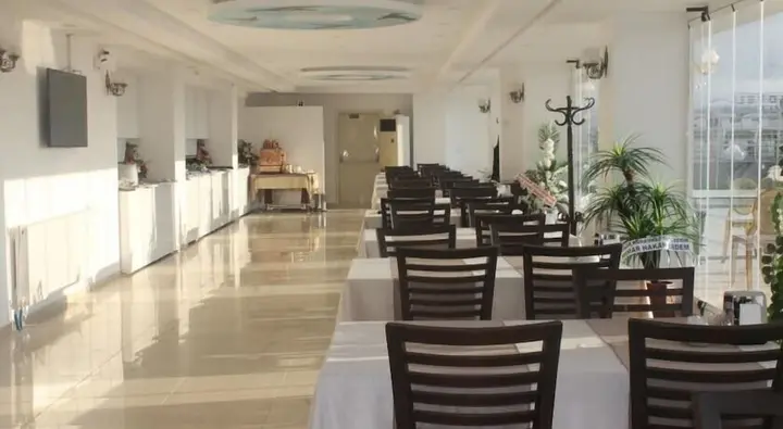 Ван: Resmina Hotel