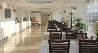 Ван: Resmina Hotel