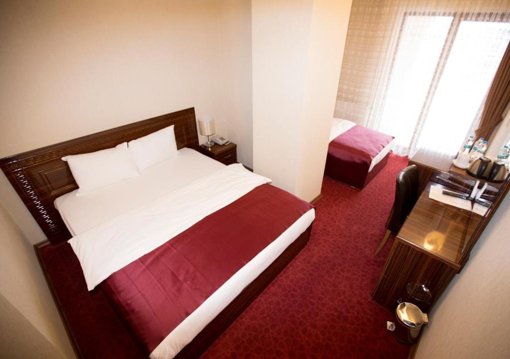 Ван: Resmina Hotel