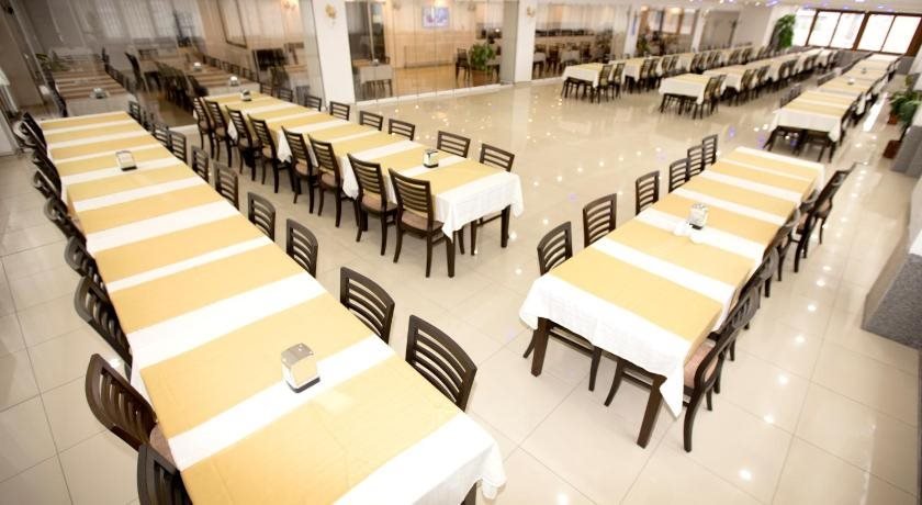 Ван: Resmina Hotel