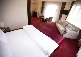 Ван: Resmina Hotel