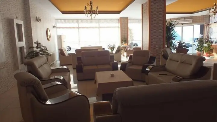 Ван: Resmina Hotel
